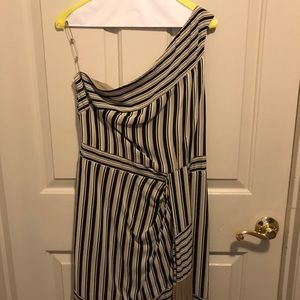 BCBG Dresses - Size M Bcbc Vguc off the shoulder dress BCBG Dresses - Size M Bcbc Vguc off the shoulder dress